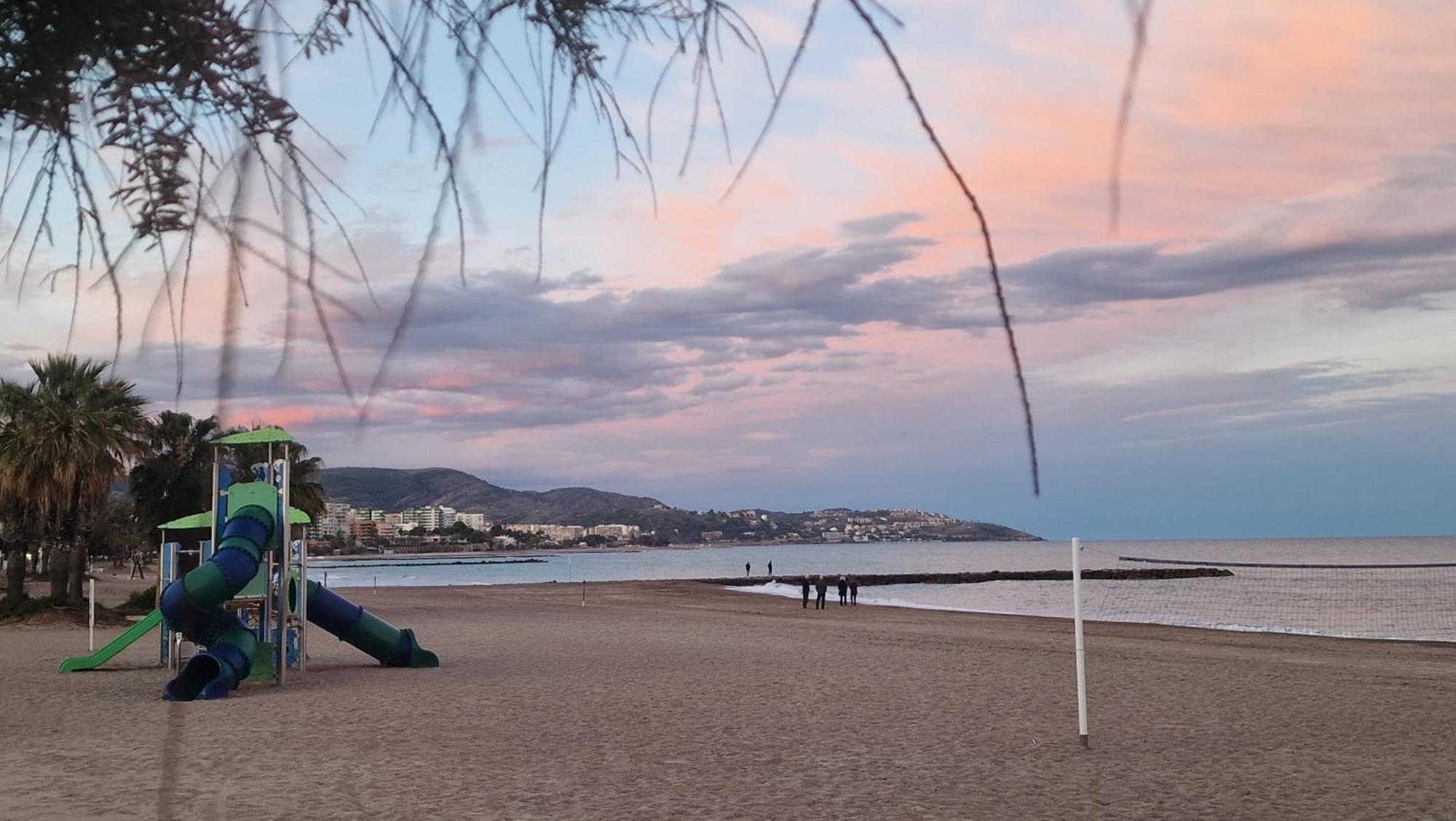 Apartamento De 1 Habitacion Frente Al Mar Y Con Piscina Apartman Benicàssim Kültér fotó